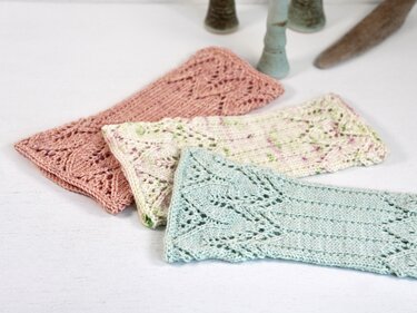Wrist Warmers "Tulips", knitting pattern, size S - L