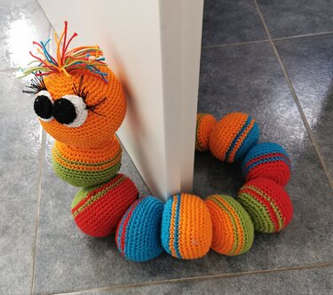 Das Wurmelinchen, Buchstütze, Türstopper, Notizblockhalterung etc. - Häkeln