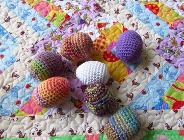 Bunte Ostereier häkeln, Eier Häkelanleitung Ostern *Carolines Welt*