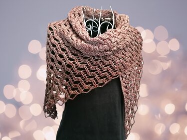 Triangular scarf „Tyana BE“ – crochet pattern