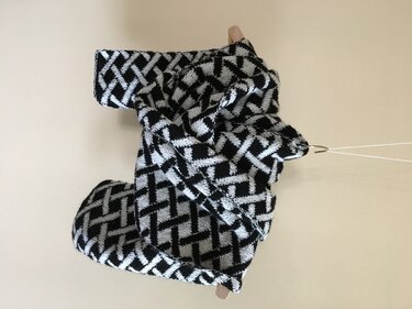 Two-tone colorwork scarf showing interlocking diagonal lattice repeats