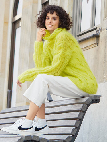 Oversize-Pulli mit Zopfmuster und Rollkragen