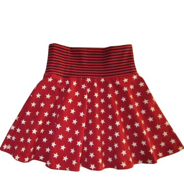 Roter Tellerrock für Kinder mit weißen Sternen und gestreiftem Bund