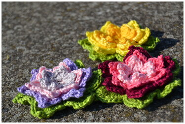 - FLORA - 3 D Blüte, Blume, Häkelblume, lässt sich gut erweitern - Häkeln