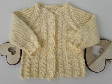 Strickanleitung Babyjacke, Größe 68-74, deutsche PDF-Datei, mit Zopfmuster
