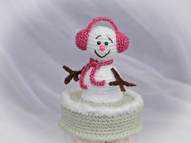 Schneemann mit Ohrenschützern Deckelbezug oder Dekofigur Weihnachten - Häkeln
