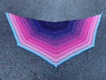 Crochet pattern Iuliel Shawl