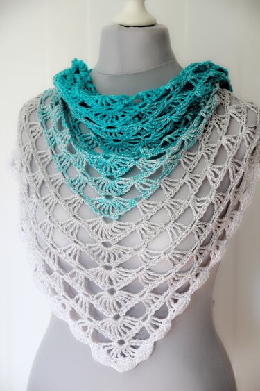 crochet pattern triangular shawl "Azores", suitable for beginners