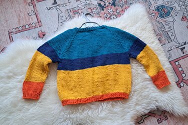 Pattern Basic Kids Jumper in 7 sizes from 0 Months to 5/6 years in Aran - Knitting