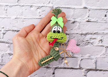 Keyring pendant Snake (with flower or heart) Length approx. 10 cm. - Crochet