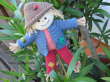 Häkelanleitung - Scheuchi, die kleine Vogelscheuche - Bild 2
