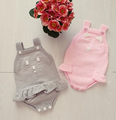 Zukersüsse Baby Bodys Strampler in zwei ausführungen "Bella und Kitty" von 0-1 Monat bis 1,5 Jahre - Stricken