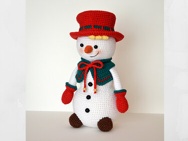 Häkelanleitung Amigurumi BOBBY, der Schneemann und sein Weihnachtsbaum