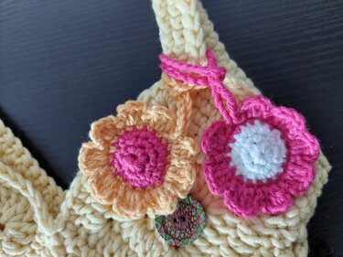 Häkelanleitung Blümchen Taschenbaumler oder Anhänger!