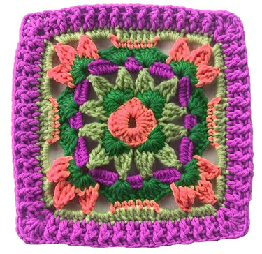 Quadratisches, farbenfrohes Granny Square mit pinkem Rand und grünem blütenähnlichem Zentrum