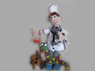 Veterinarian Dennis - Crochet