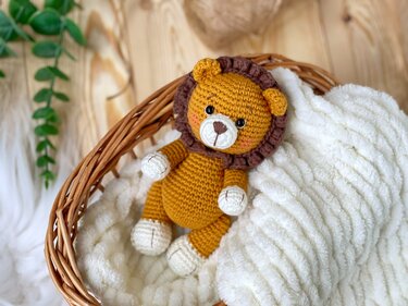 Amigurumi crochet pattern Lory the Lion (PDF)