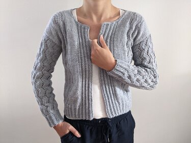 Strickanleitung Jacke mit Wellenmuster