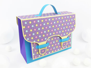 Papier-Geschenkbox in Schultaschenform mit pastellfarbenen Sternen