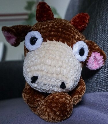 Crochet pattern: little calf Matilda