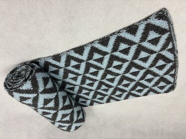 Scarf «Reflections» - A Double Knitting Pattern