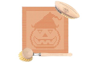 Orange gestricktes Küchentuch mit Kürbisgesicht und Hexenhut, zwei Holzspülbürsten