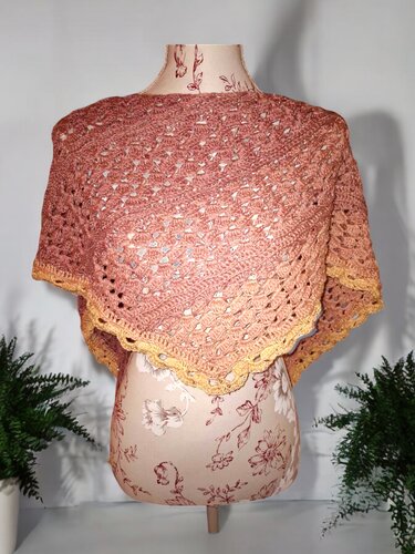 Flat triangular scarf „Mirfana BE“ – crochet pattern