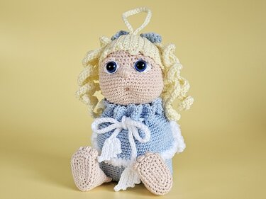 Geschenksäckchen Engel mit Christbaumkugel - Amigurumi Häkelanleitung