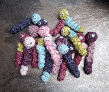 kostenlose Häkelanleitung "Niedlicher Sorgenwurm"