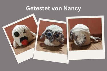 Drei Varianten eines kleinen weißen gehäkelten Geistes mit unterschiedlichen Augen, Mündern und grauen Applikationen