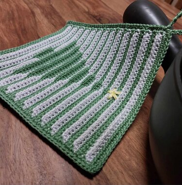 Topflappen mit Tannenbaum in Schattenhäkel-Technik - Häkeln