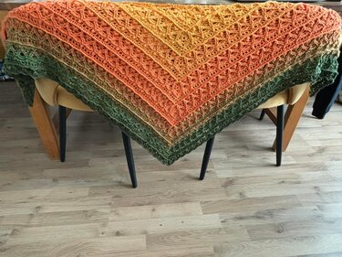 Crochet Pattern Triangular Scarf "Phoibe"
