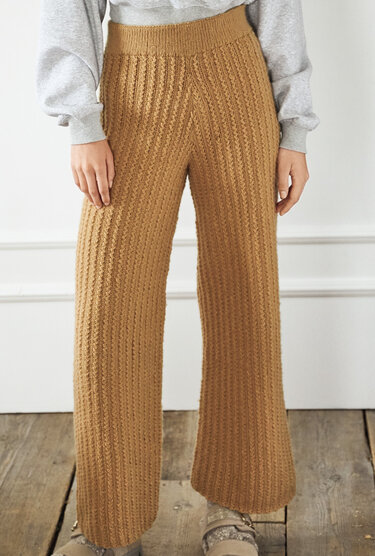 Camelfarbene gestrickte Damenhose mit hohem Bund und weitem Bein