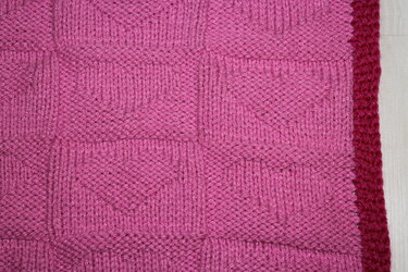 Strickanleitung Babydecke, Baby-Decke, Krabbeldecke, Spieldecke mit Herzen für Anfänger