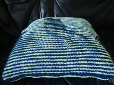 DIY Knitting pattern cushion cover with diver (shadow knitting)
