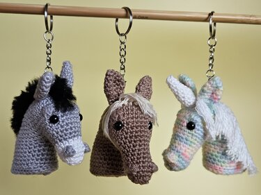 Schlüsselanhänger Taschenbaumler - Pferd, Einhorn und Esel - Häkelanleitung