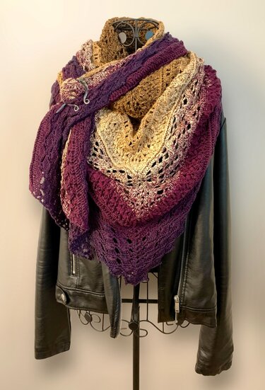 Crochet Pattern Triangular Scarf "Rhytia"