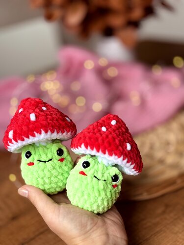 Crochet No Sew mushroom frog amigurumi pattern