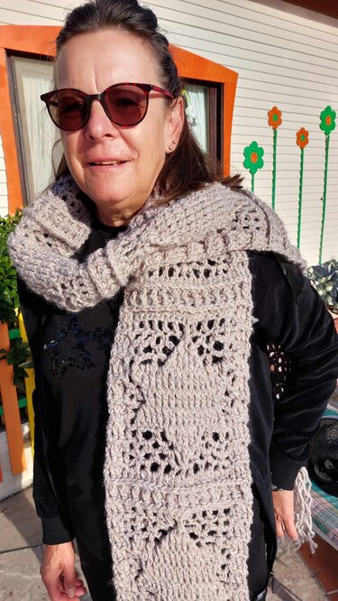 Scarf / stole “Hoshi BE” - crochet pattern