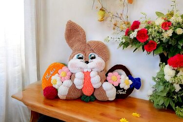 Crochet pattern bunny door decoration