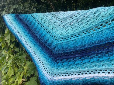 Flaches Dreieckstuch “Lintra BE” - Häkelanleitung