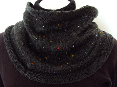 Cowl mit eingestrickten Perlen - Stricken