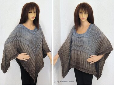 Gehäkelter Damen-Poncho in Grau-Braun-Farbverlauf mit dekorativen Häkelmustern, auf einer Schaufensterpuppe präsentiert.