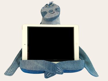 Tablet holder sloth pattern / ipad cushion / E-Book holder - Sewing