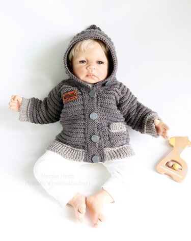Baby- & Kinderjacke "Artur" (Gr. 50- 128, Rippenmuster, stricklook) - Bild 8