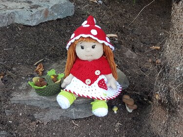 Häkelanleitung, Puppenkleidung Feli Fliegenpilz