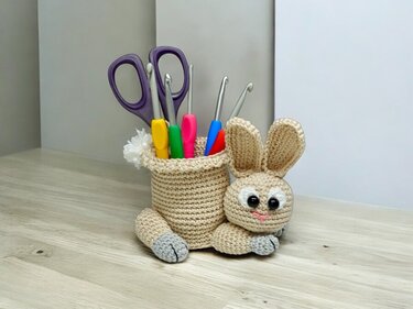 Rabbits Pen/Needle Container - Crochet Pattern
