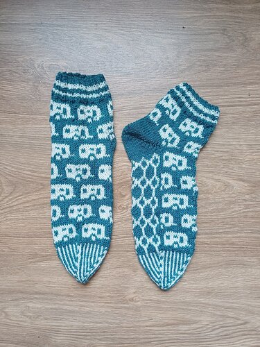 Anleitung Sockenmuster Wohnwagen-Camp, mit mehreren Fäden - Stricken