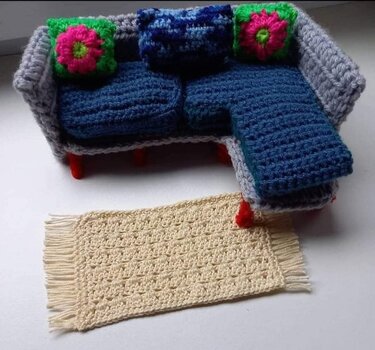 Doll couch - Crochet