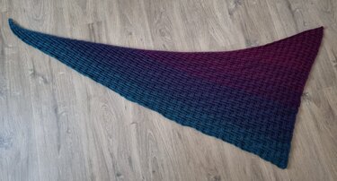 Crochet pattern for the asymmetrical triangle shawl „bricks“